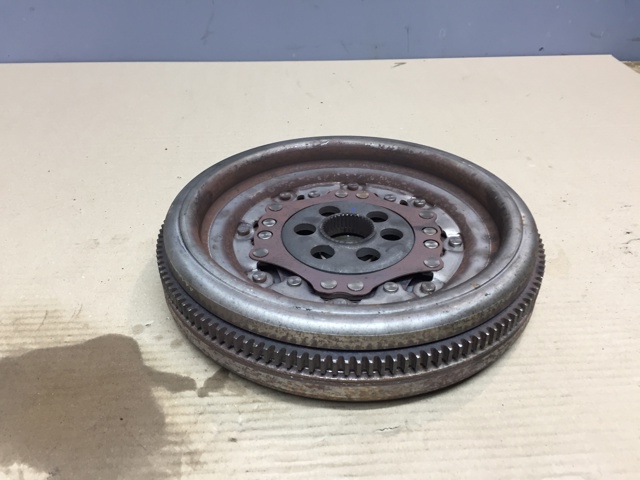 Маховик с зубчатым ободом 03L105266AE VAG