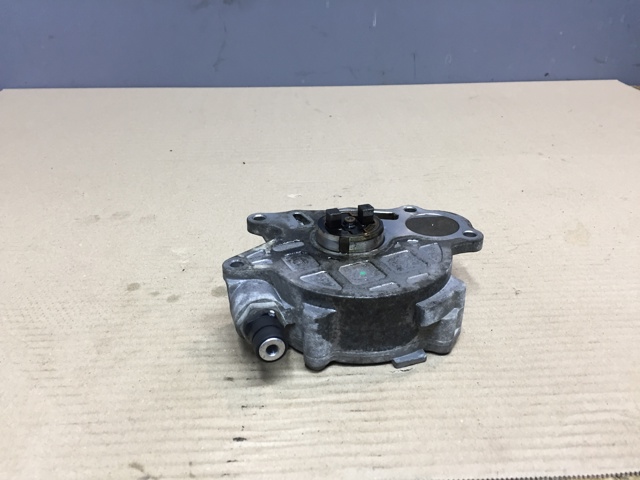 Насос вакуумный 03L145100 VAG