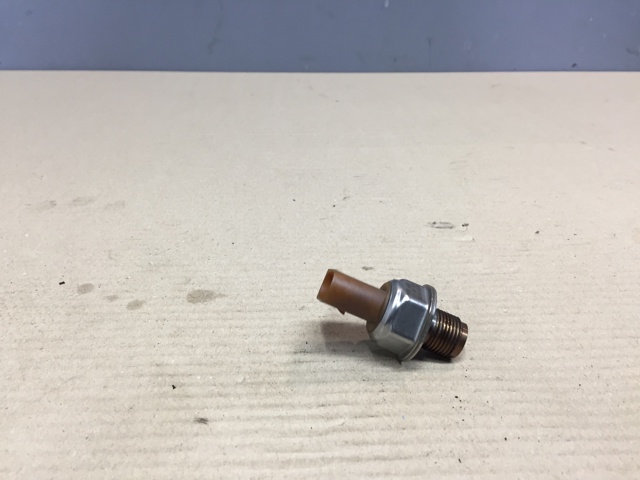 Датчик давления топлива 03L906051 VAG