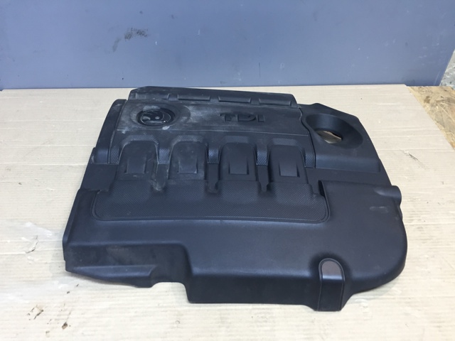 Крышка мотора декоративная 04L103925T VAG