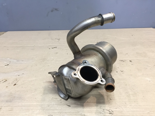 Радиатор системы EGR рециркуляции выхлопных газов 04L131512D VAG
