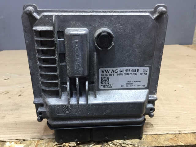 Модуль управления двигателем 04L907445B VAG