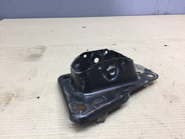 Кронштейн задней балки 1K0505129L VAG