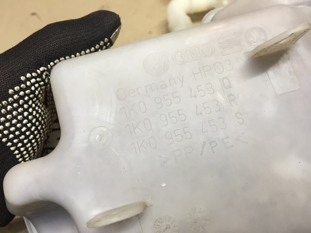 1K0955453Q VAG Бачок омывателя купить в Киев