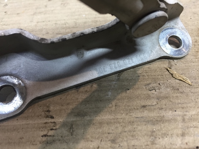 1Z0823302C VAG Петля капота правая купить в Николаев