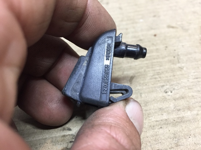 VAG 1Z0955985 Форсунка омывателя в наличии Киев