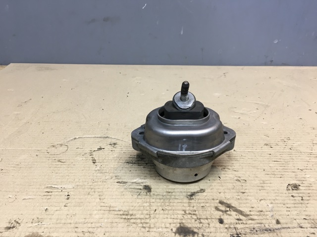 Подушка двигателя левая/правая 22116758444 BMW