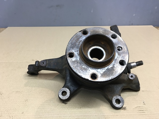 Цапфа поворотная правая 31216761576 BMW