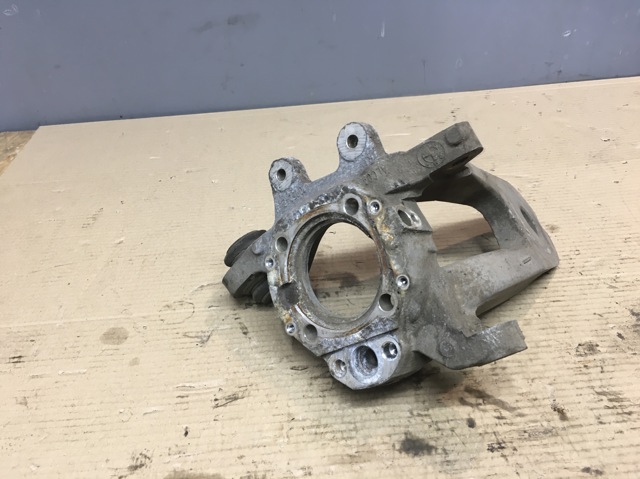 33321095240 BMW Цапфа (поворотный кулак) задний правый купить в Запорожье