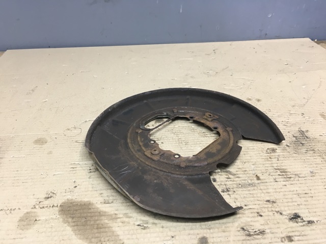 Щиток тормозного диска заднего правый 34216750386 BMW