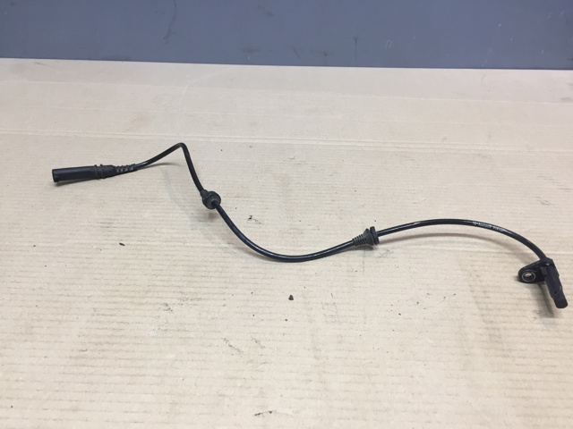 Передний датчик АБС 34526771776 BMW