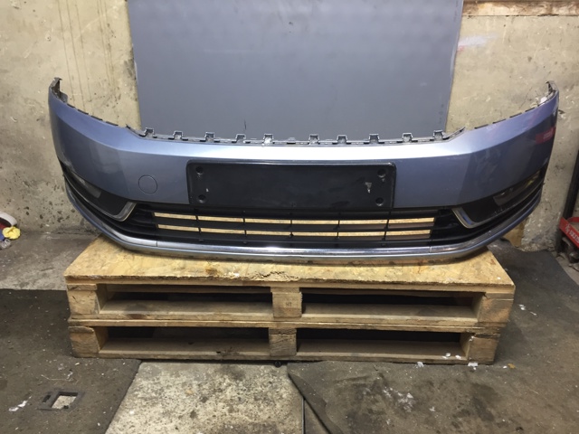 Передний бампер Volkswagen Passat B7