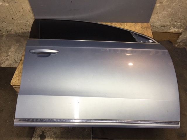 Пассажирская передняя дверь 3AA831056 VAG