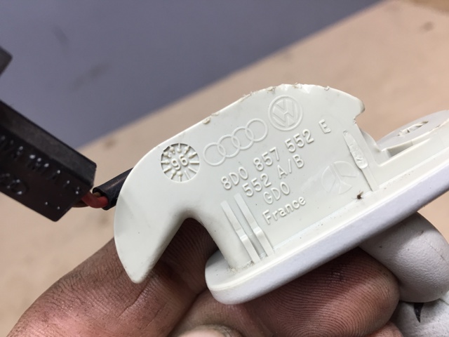 VAG 3B0857552AK2F4 Солнцезащитный козырек в наличии Одесса