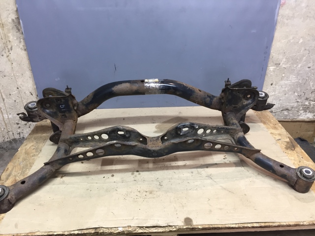 Поперечка задней подвески 3C0505235AC VAG
