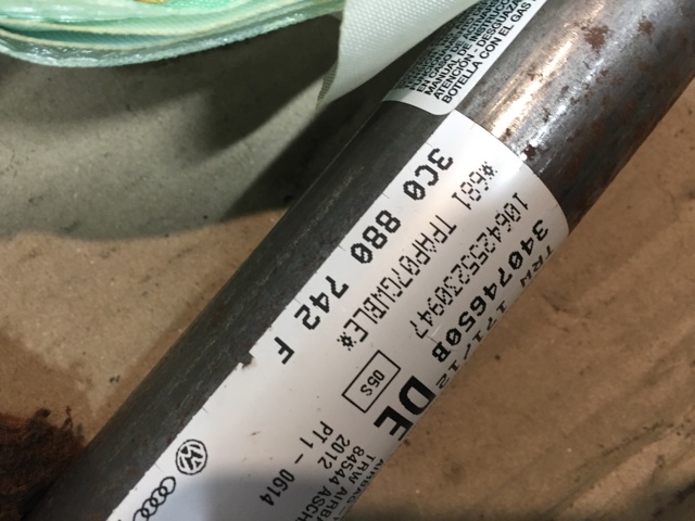 3C0880742F VAG Шторка боковая, правая купить в Николаев