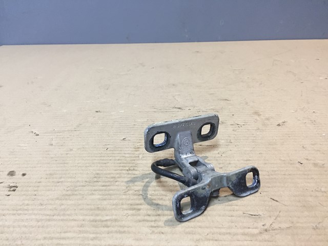 Петля борта заднего 41627006120 BMW