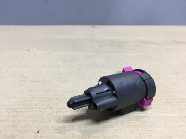 Выключатель сигнала торможения Audi A8 D3