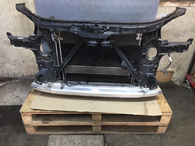 Суппорт радиатора в сборе 4L0805594A VAG