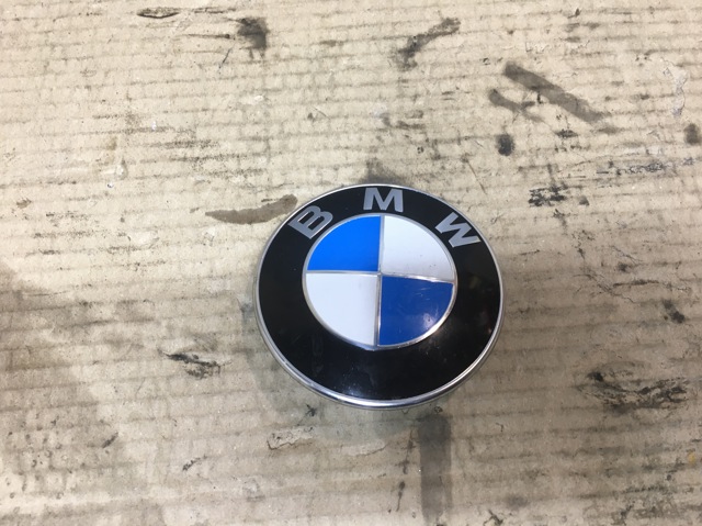 Фирменный значек капота 51148132375 BMW