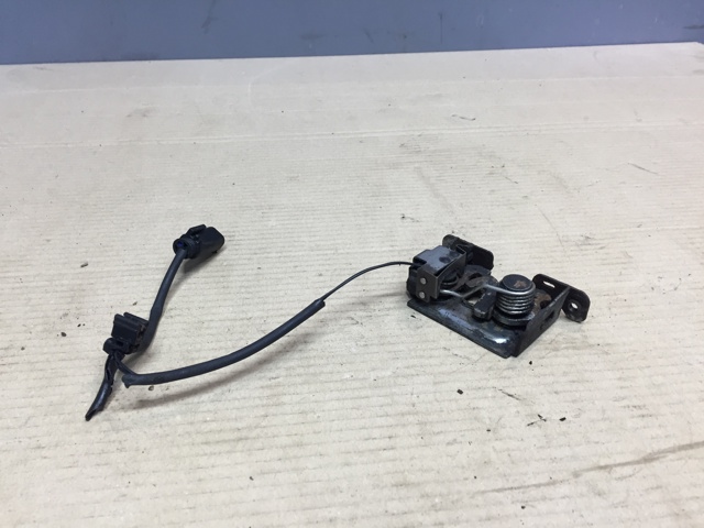 Замок капота, правый 51237178753 BMW