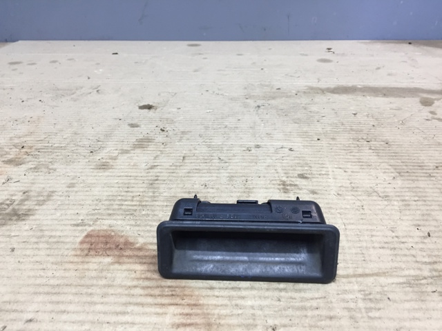 Ручка багажника 51247118158 BMW