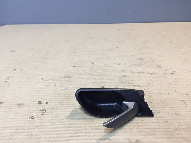 Дверная ручка правая пассажирская 51418408566 BMW