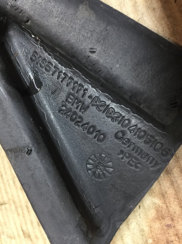 51657177171 BMW Уплотнитель крыла купить в Киев