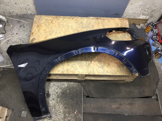 Переднее правое крыло 51657178396 BMW