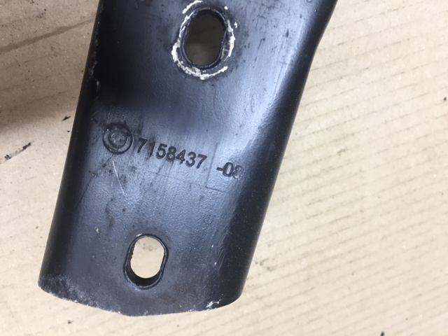 51717158437 BMW Накладка передней панели (суппорта радиатора) верхняя купить в Тернополь