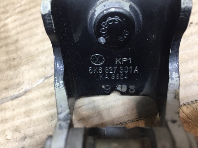 5K6827301A VAG Петля двери задней (багажной 3/5-й) купить в Черкассы