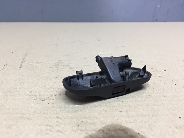 Форсунка омывателя на дворник Volkswagen Touran 2