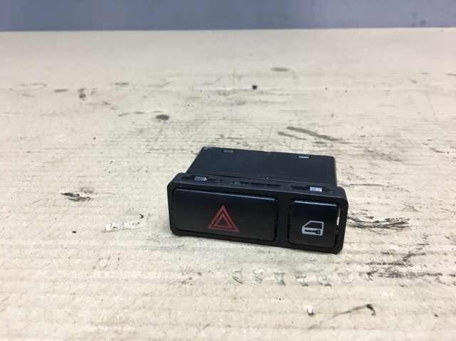 Кнопка аварийки 61318368920 BMW