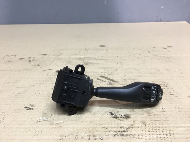 Правый подрулевой переключатель  61318375408 BMW