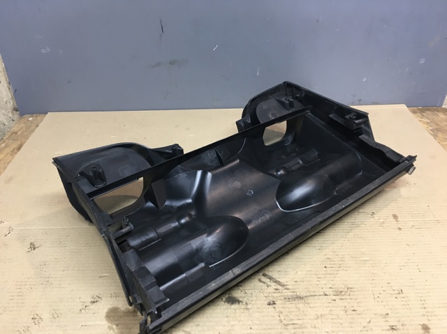 Ограждение, рамка под лобовое стекло 64318409041 BMW