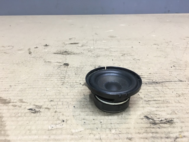 Динамик передней двери 65138368237 BMW