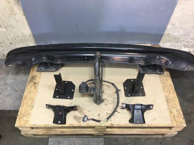 Устройство тягово-сцепное 71606796334 BMW