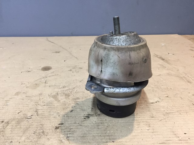 Подушка двигателя левая/правая 7L8199131F VAG