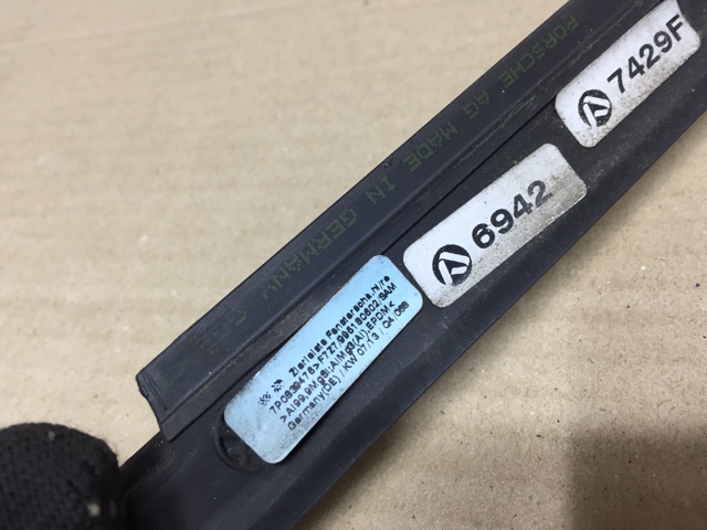 7P0839476G7Z7 VAG Молдинг опускного стекла двери задней правой купить в Черновцы