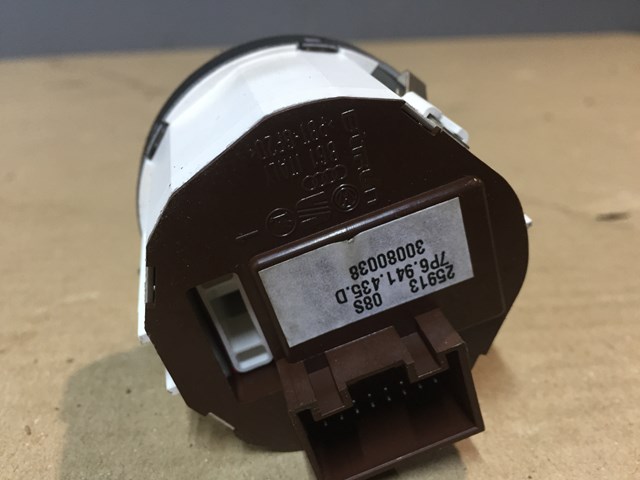 VAG 7P6941435D в наличии Украина