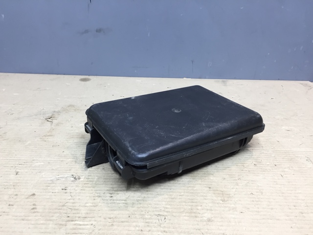 Корпус блока предохранителей 8D0927355A VAG