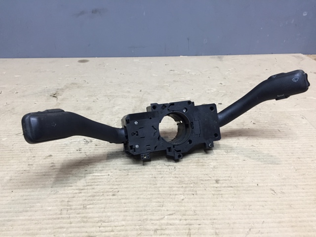 Левый подрулевой переключатель 8L0953513G VAG