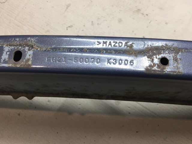 MAZDA EG2150070 Усилитель бампера переднего в наличии Николаев