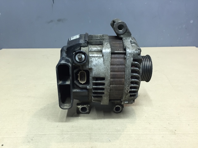 Автомобильный генератор L33G18300 MAZDA