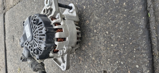 HYUNDAI 373002E400 Генератор в наличии Киев