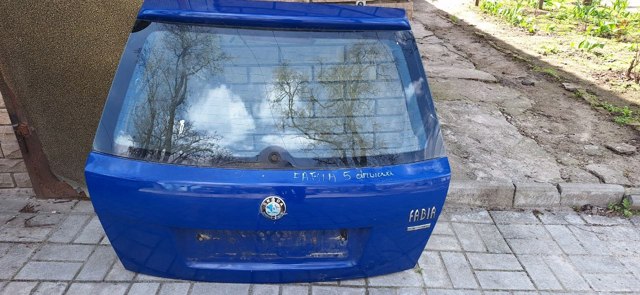 Стекло крышки багажника 6Y6845049E VAG