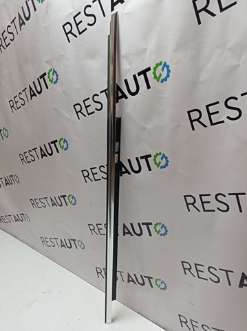 Молдинг опускного стекла двери передней, правой 8R0853284F VAG