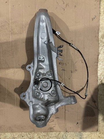 Кулак поворотный передний левый 31206884377 BMW