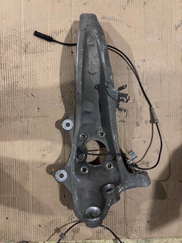 Кулак поворотный передний левый 31206884381 BMW