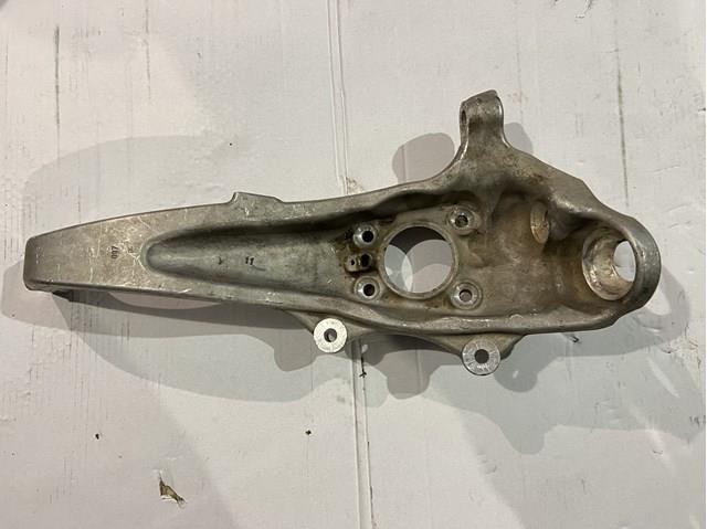 Цапфа поворотная левая 31214082761 BMW